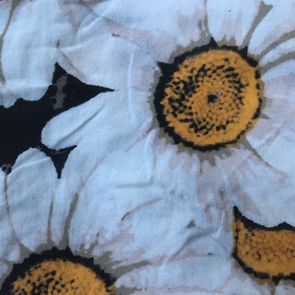 Cropped Daisy Pattern Flowy Shirt w/ Small Pocket - Picture 6 of 6